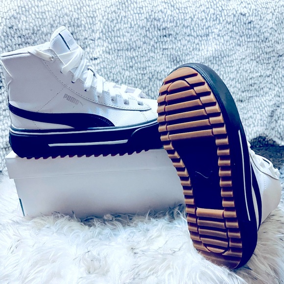 Woman’s Puma Platforms - Picture 12 of 12